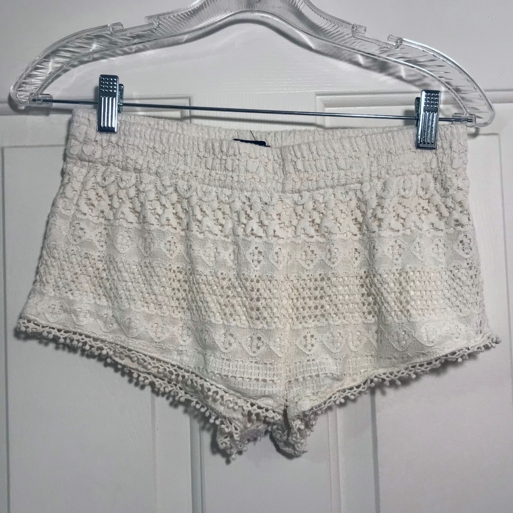 White Patterned Lace Shorts | X-Small